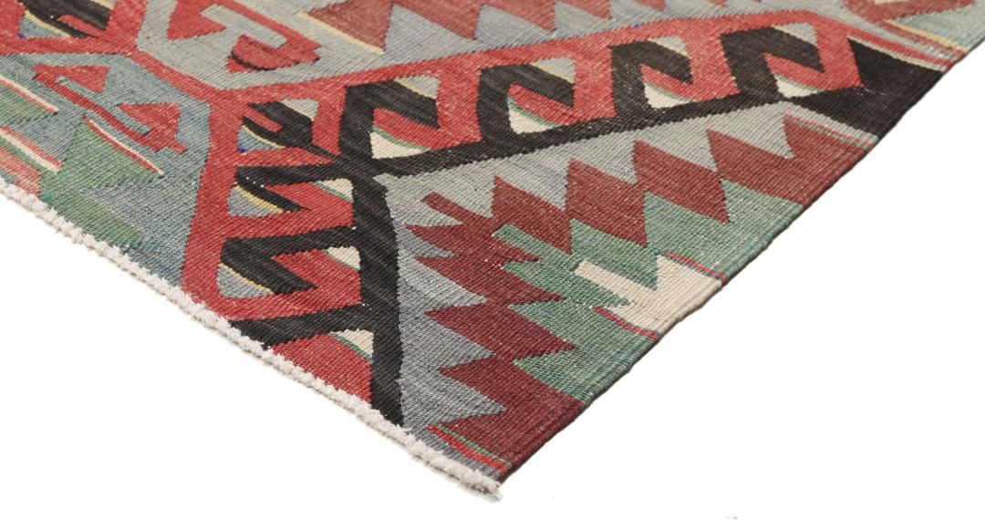 Handgeweven Turks Kilim-kleed met geometrische ruitpatronen in veelkleurige wol.