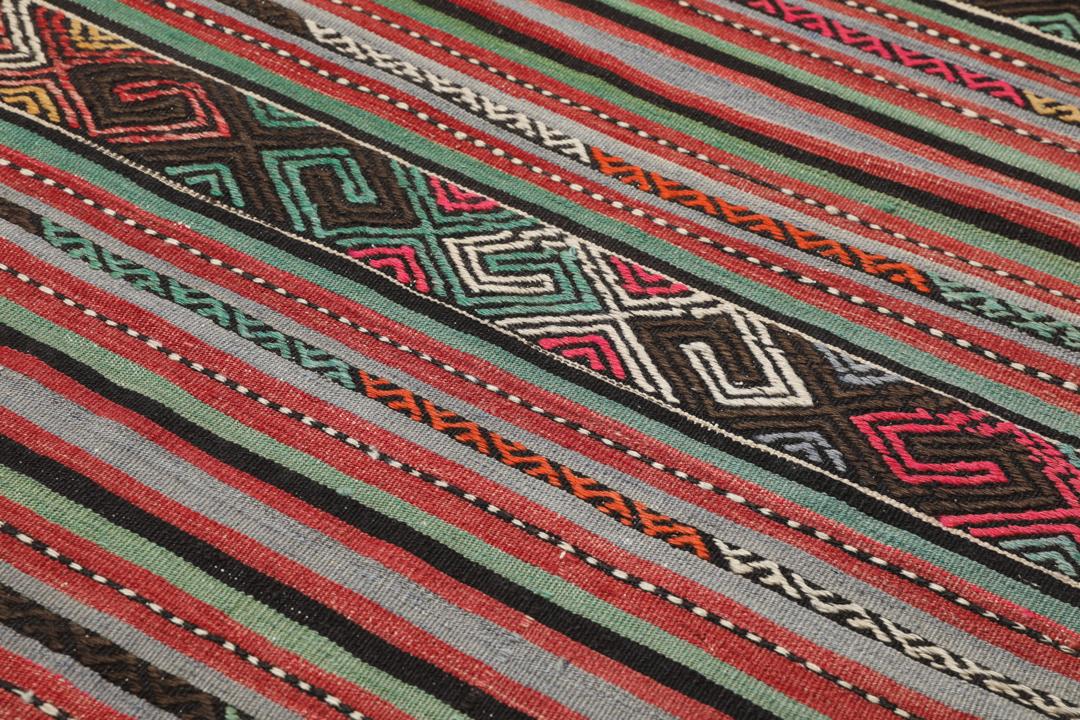 Tapis Kelim turc tissé à la main avec des motifs géométriques en laine multicolore