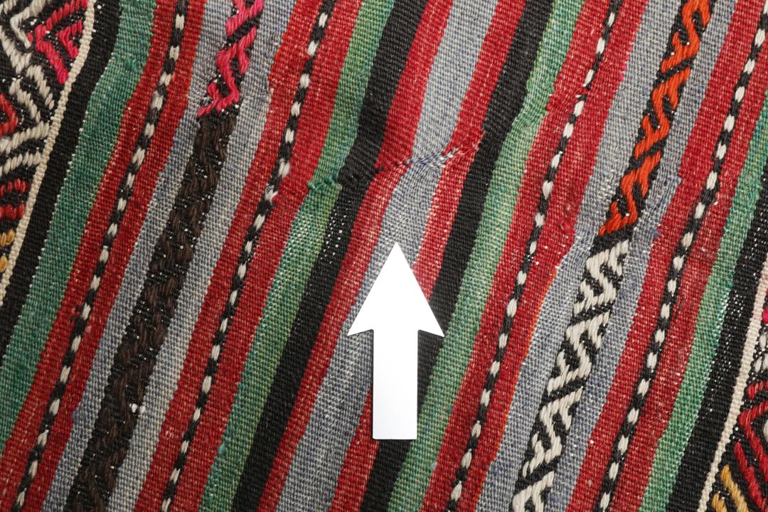 Tapis Kelim turc tissé à la main avec des motifs géométriques en laine multicolore