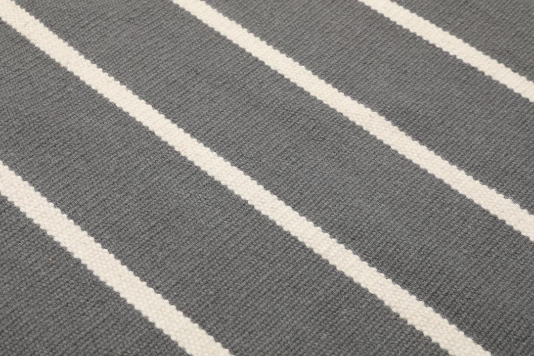 
    Dorri Stripe - Grå - 160 x 230 cm
  