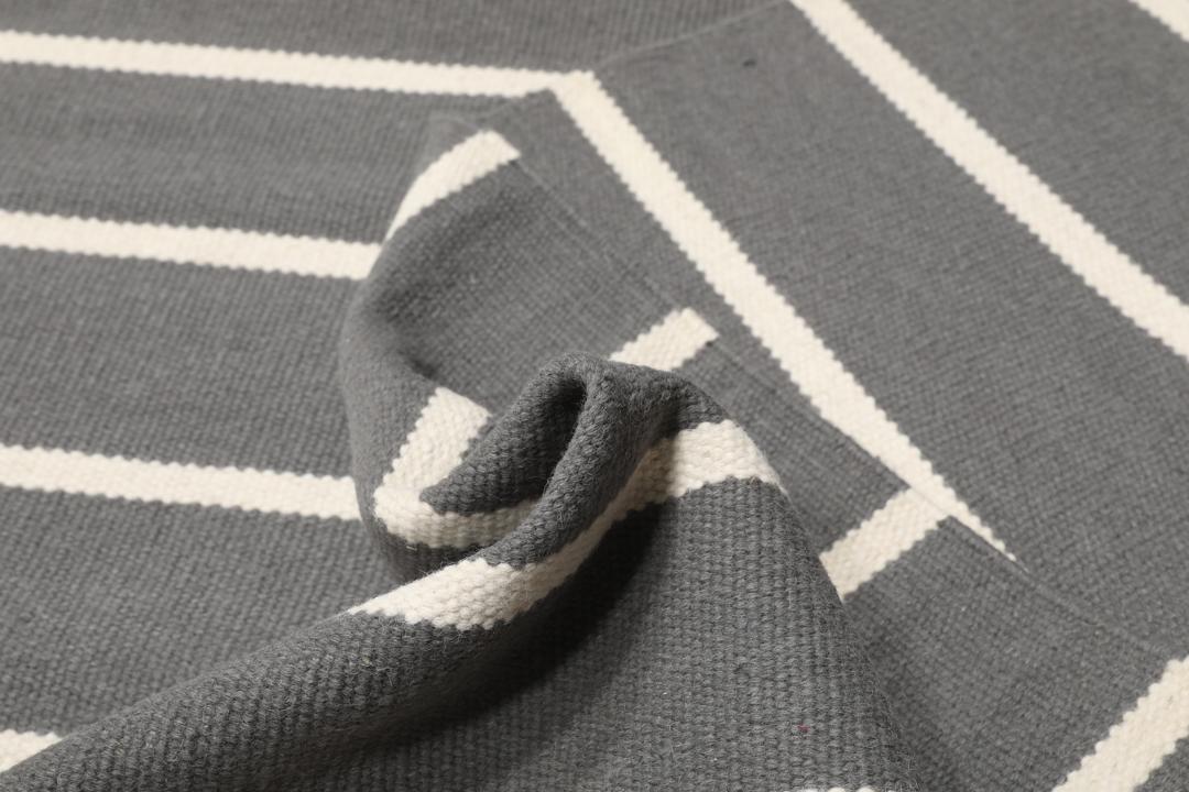 
    Dorri Stripe - Grå - 160 x 230 cm
  