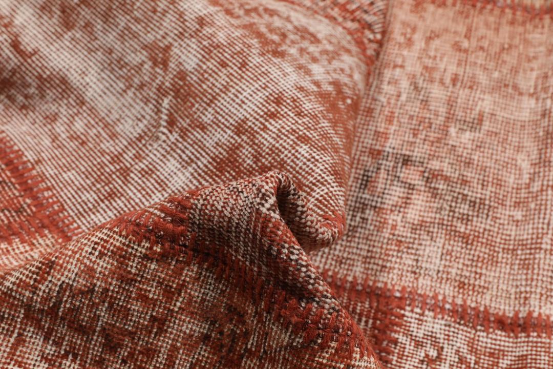 Handgefertigter türkischer Patchwork-Teppich in Rot und Erdtönen
