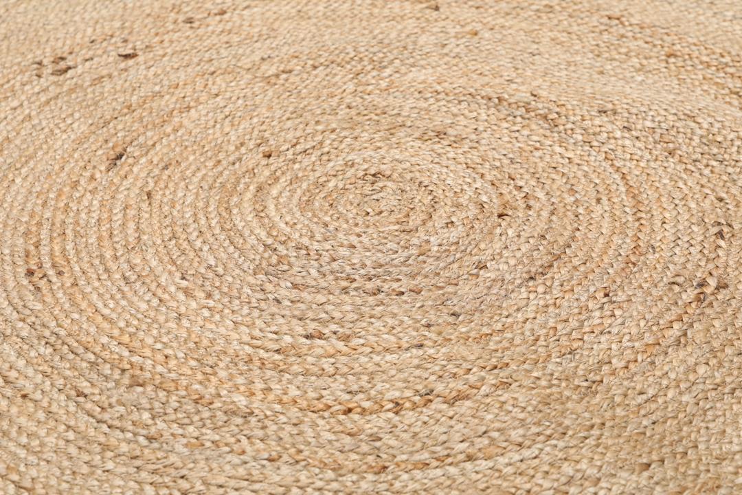 Rundt beige jutetæppe