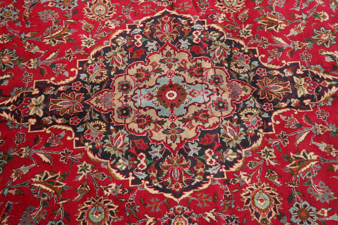 
    Mashad - Red / Pink - 293 x 385 cm
  