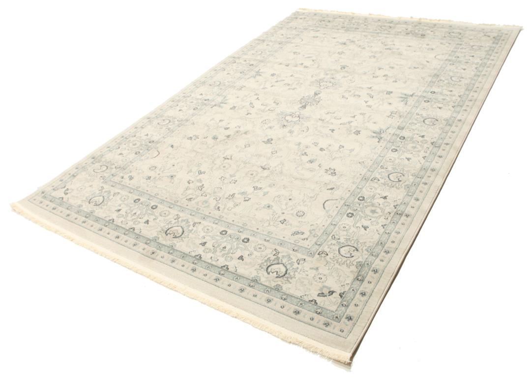 beige en groen tapijt met franjes