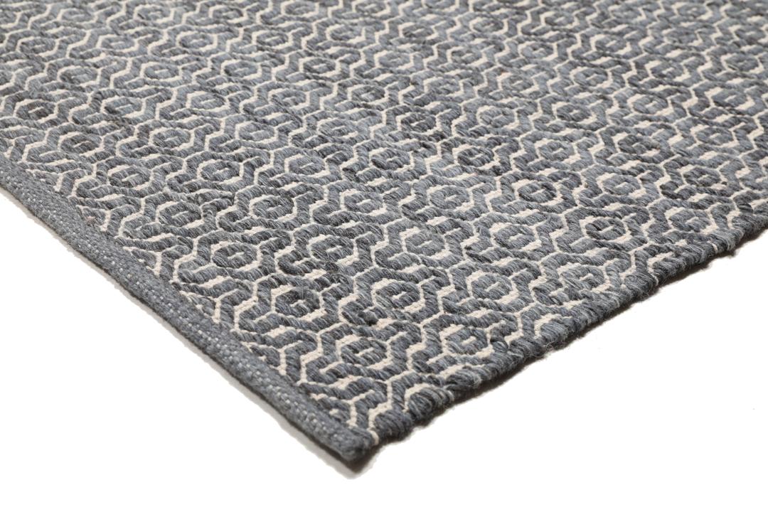 
    Alva - Dark grey / White - 140 x 200 cm
  