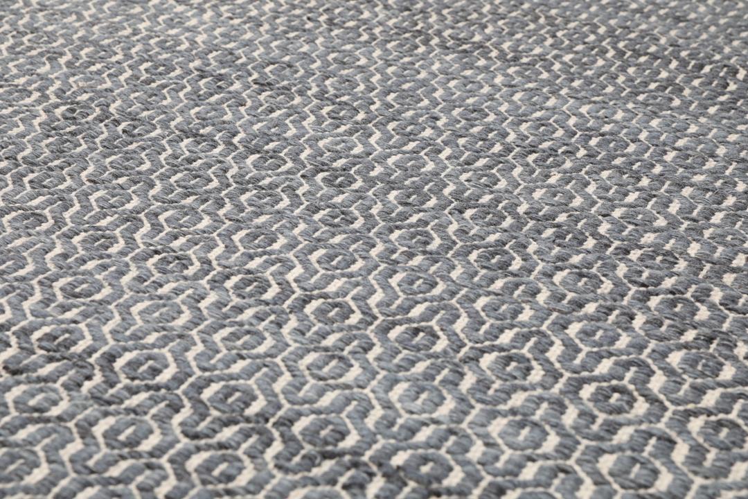 
    Alva - Dark grey / White - 140 x 200 cm
  
