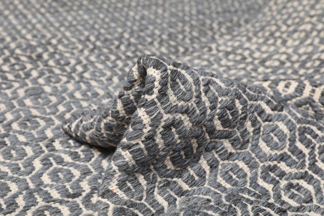 
    Alva - Dark grey / White - 140 x 200 cm
  