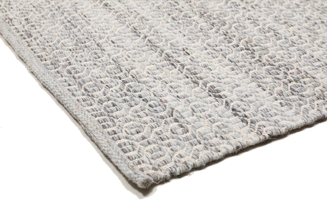 
    Alva - Grey / White - 250 x 350 cm
  