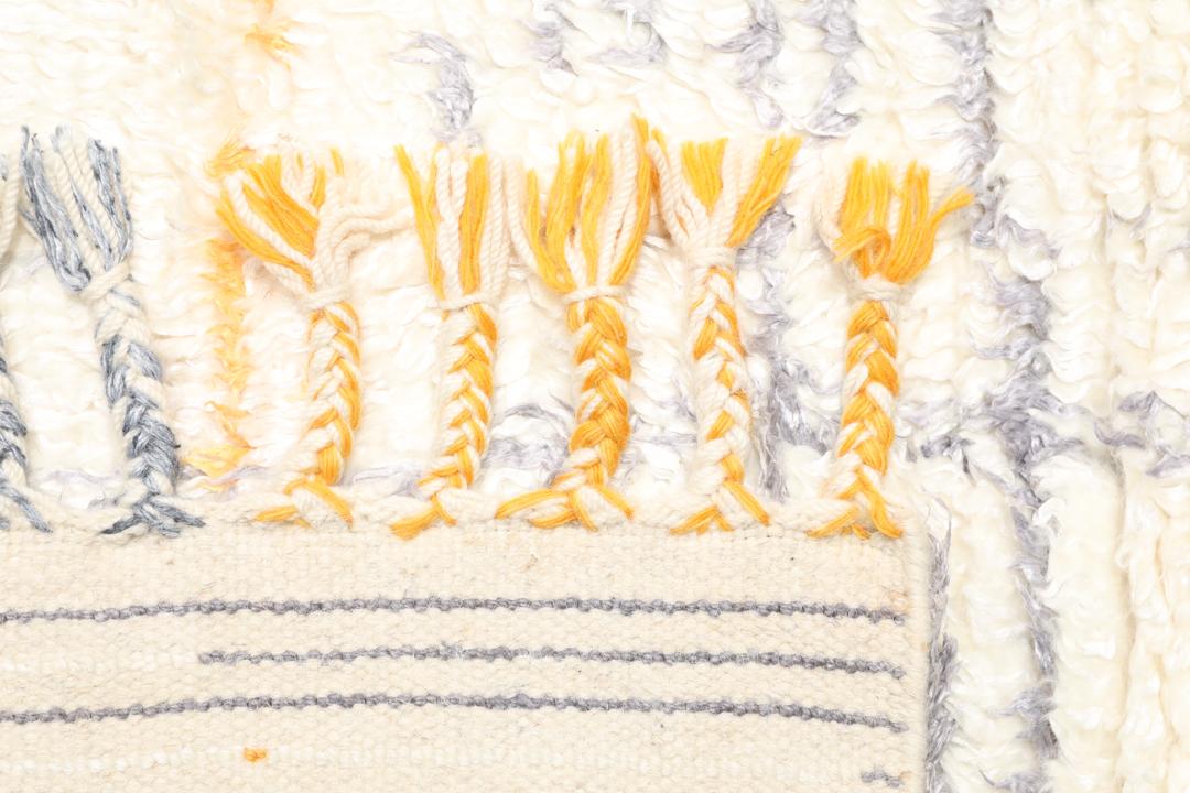 Crèmekleurig wit en oranje handgeknoopt wollen tapijt