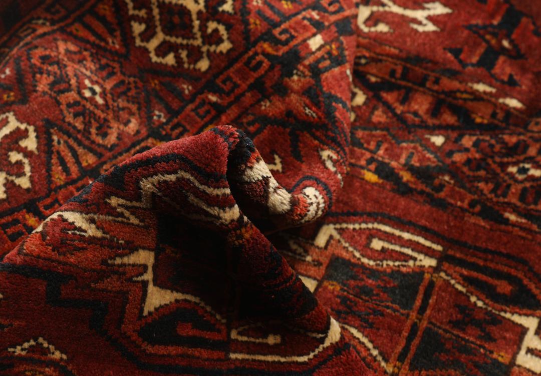 Ręcznie wiązany afgański dywan Khal Mohammadi w ciemnoczerwonych odcieniach