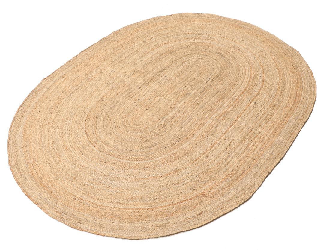 Ovaal beige tapijt gemaakt van natuurlijke jutewezels