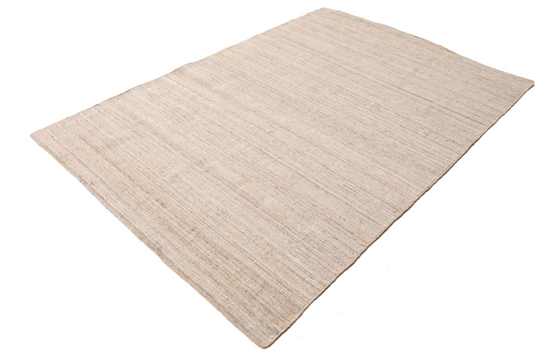 Covor bej țesut manual