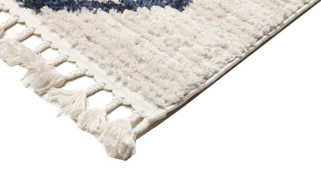 White rug 120x180