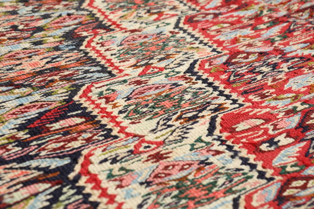 Handgeweven Kelim Senneh Fine vloerkleed uit het Midden-Oosten in multicolor