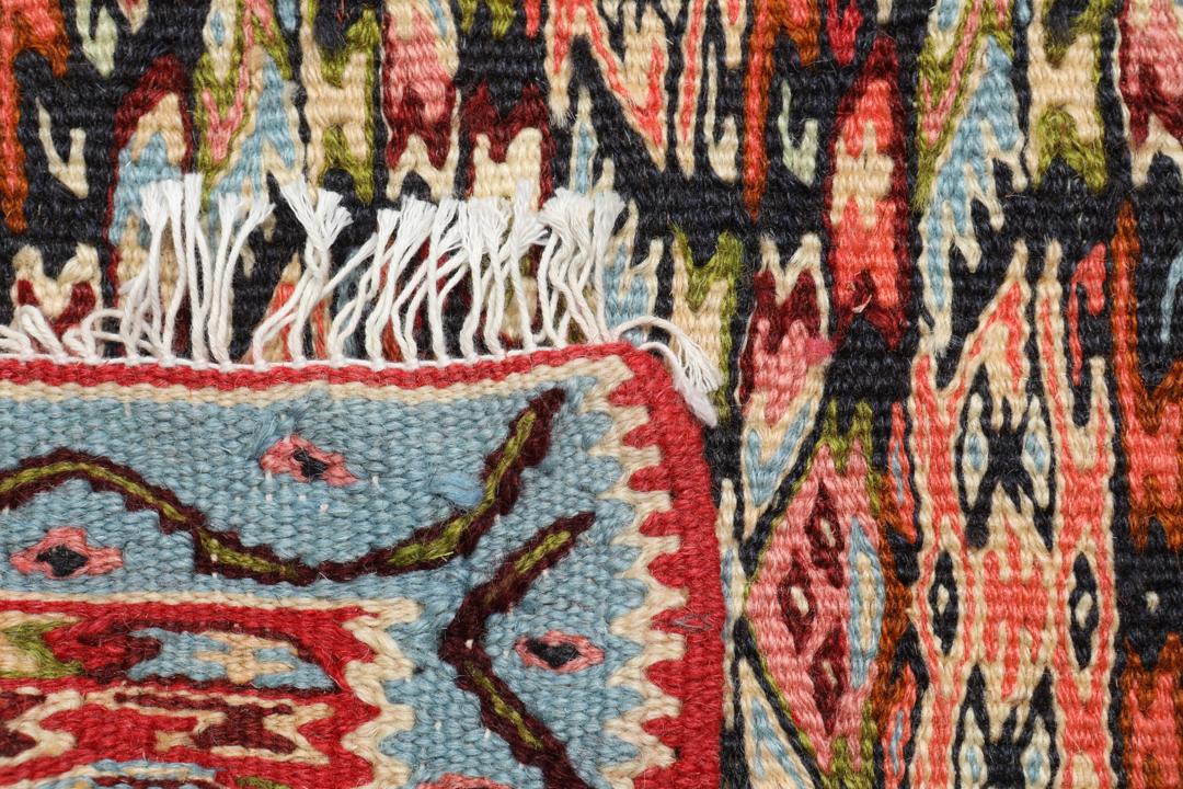 Handgeweven Kelim Senneh Fine vloerkleed uit het Midden-Oosten in multicolor