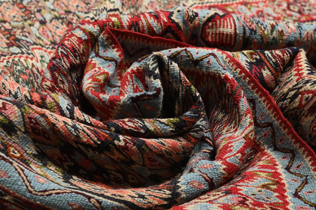Handgeweven Kelim Senneh Fine vloerkleed uit het Midden-Oosten in multicolor