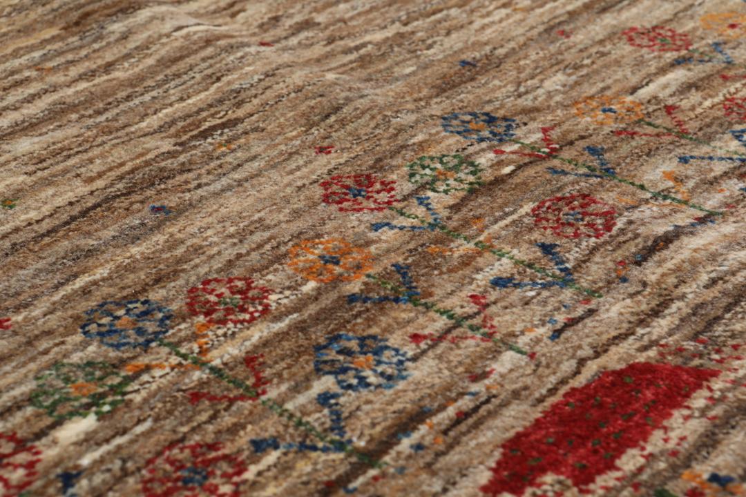 Handgeknoopt Gabbeh Fine vloerkleed met bloemmotieven en bruine strepen uit het Midden-Oosten