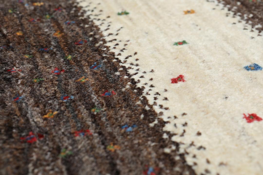 Handgeknoopt Gabbeh Fine vloerkleed met bloemmotieven en bruine strepen uit het Midden-Oosten