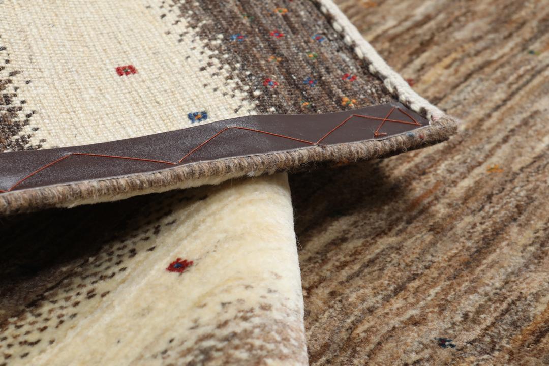 Handgeknoopt Gabbeh Fine vloerkleed met bloemmotieven en bruine strepen uit het Midden-Oosten