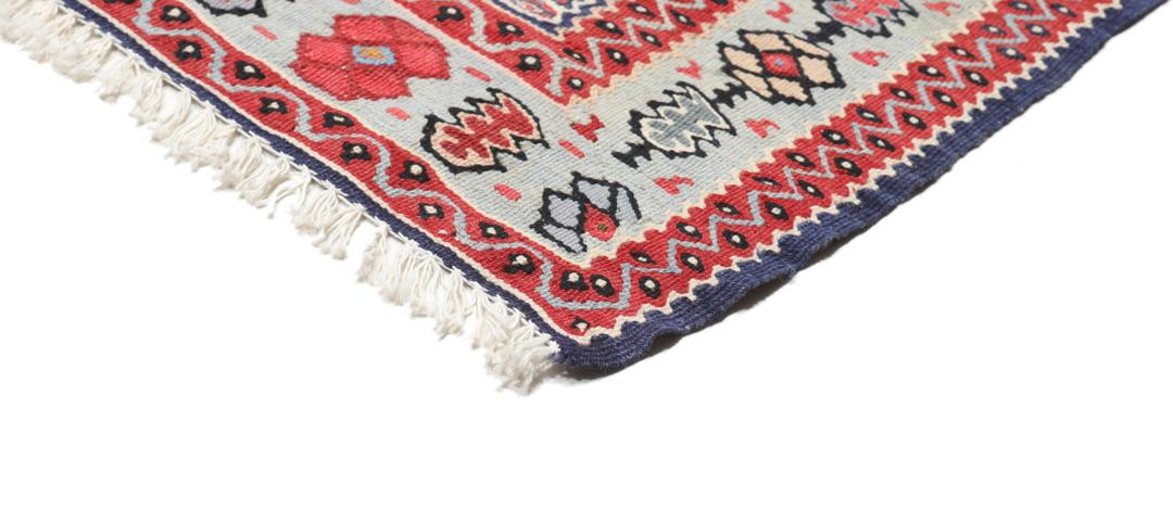 Handgeweven Kelim Senneh Fine tapijt met een centraal medaillon in rood en blauw