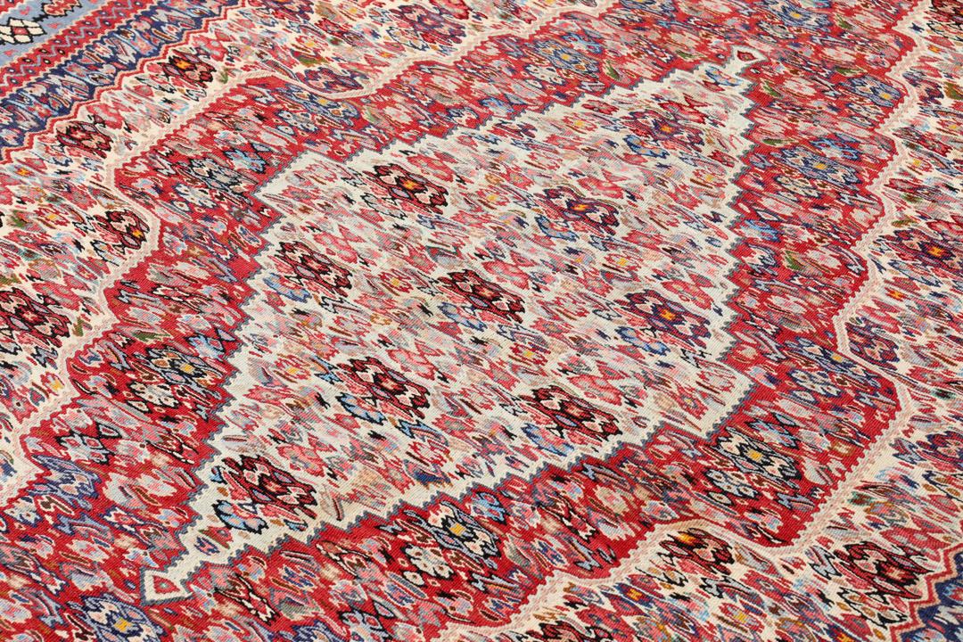 Handgeweven Kelim Senneh Fine tapijt met een centraal medaillon in rood en blauw