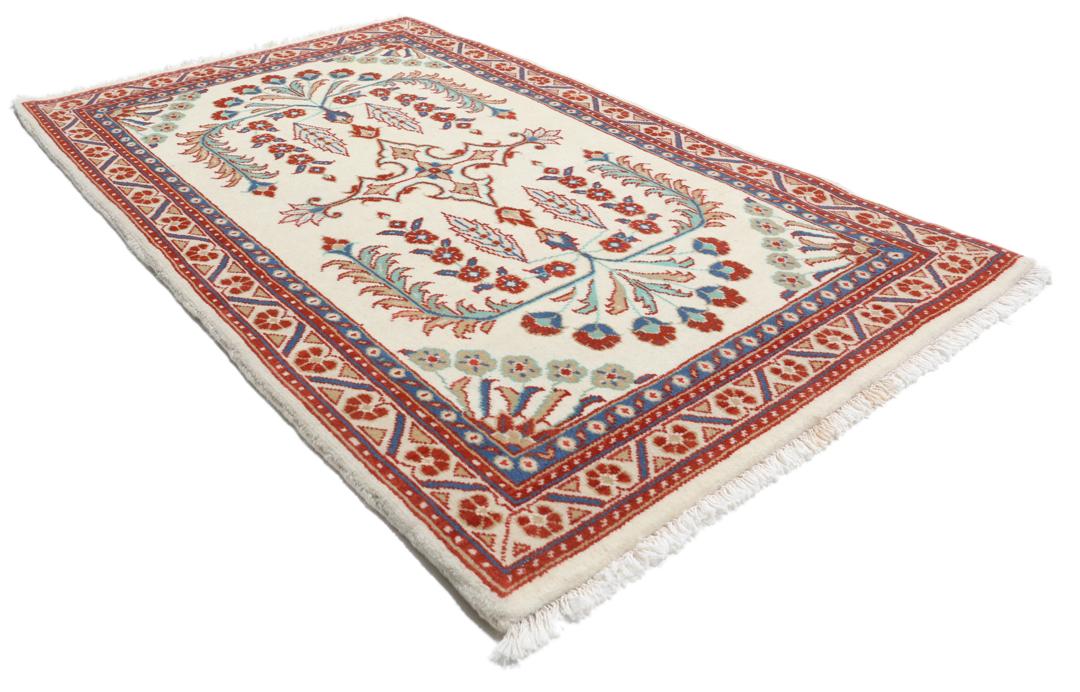 Handgeknoopt Sarough-tapijt met bloemmotieven in rood en blauw op een ivoorkleurige achtergrond