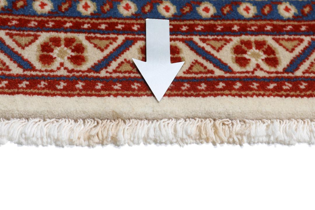 Handgeknoopt Sarough-tapijt met bloemmotieven in rood en blauw op een ivoorkleurige achtergrond