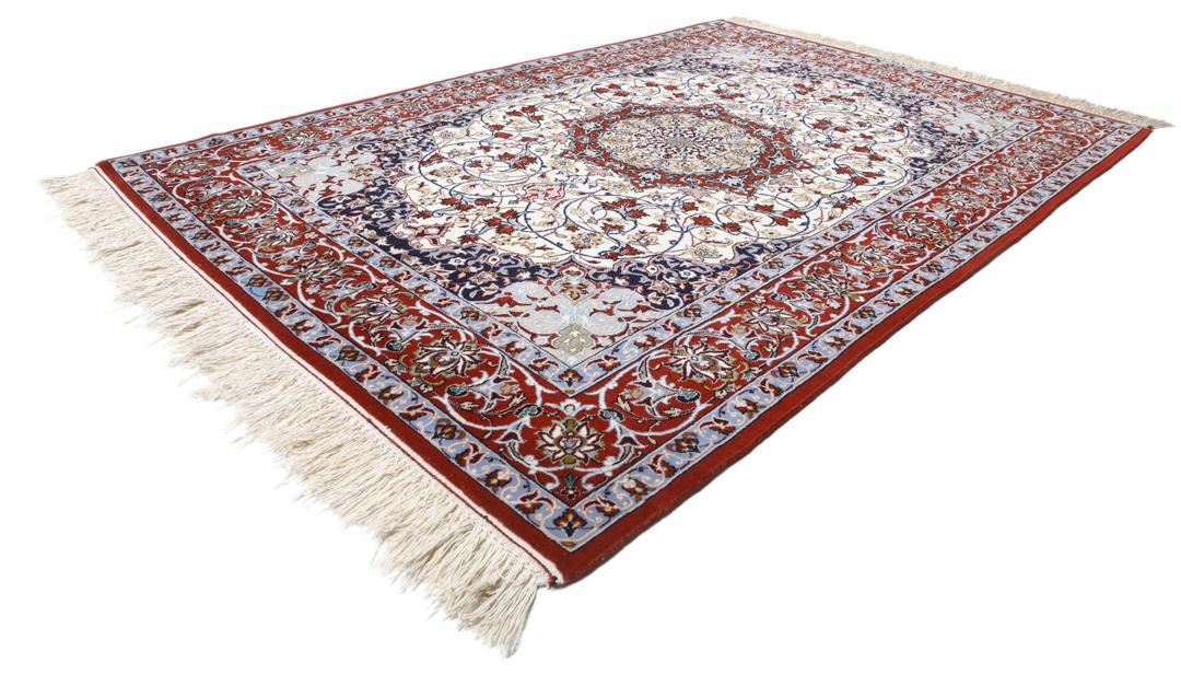 Handgeknoopt Isfahan tapijt uit het Midden-Oosten in rood en ivoor