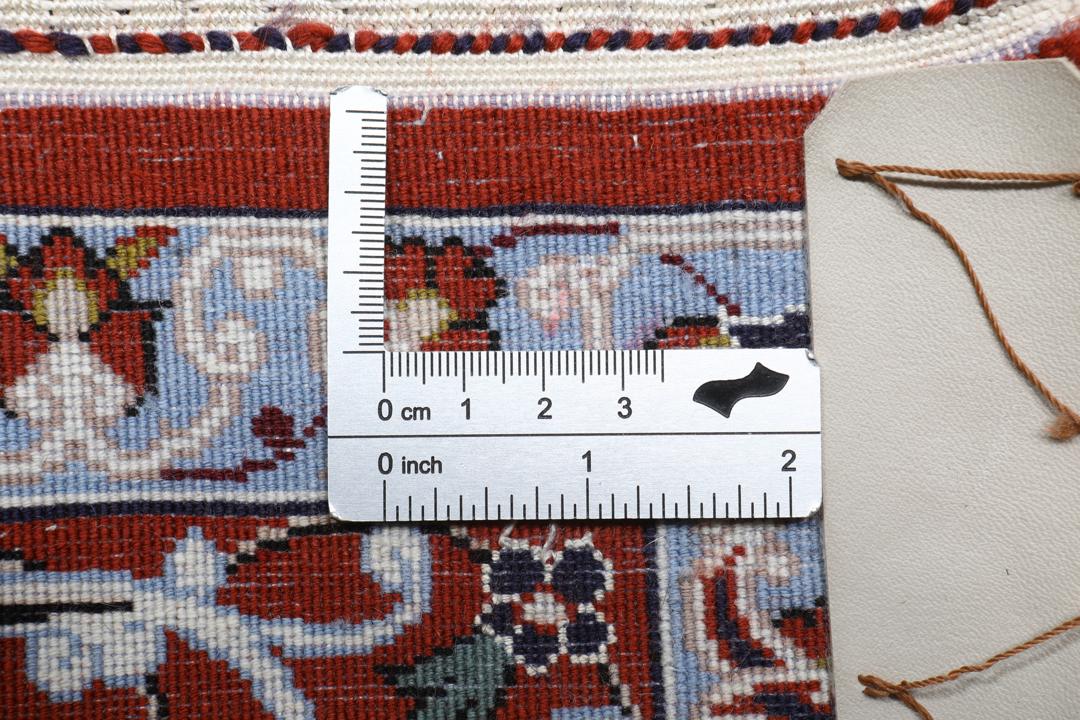 Handgeknoopt Isfahan tapijt uit het Midden-Oosten in rood en ivoor