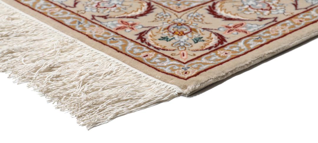 Handgeknoopt Isfahan tapijt uit het Midden-Oosten in beige tinten