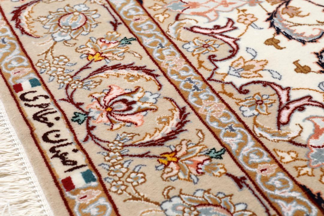 Handgeknoopt Isfahan tapijt uit het Midden-Oosten in beige tinten