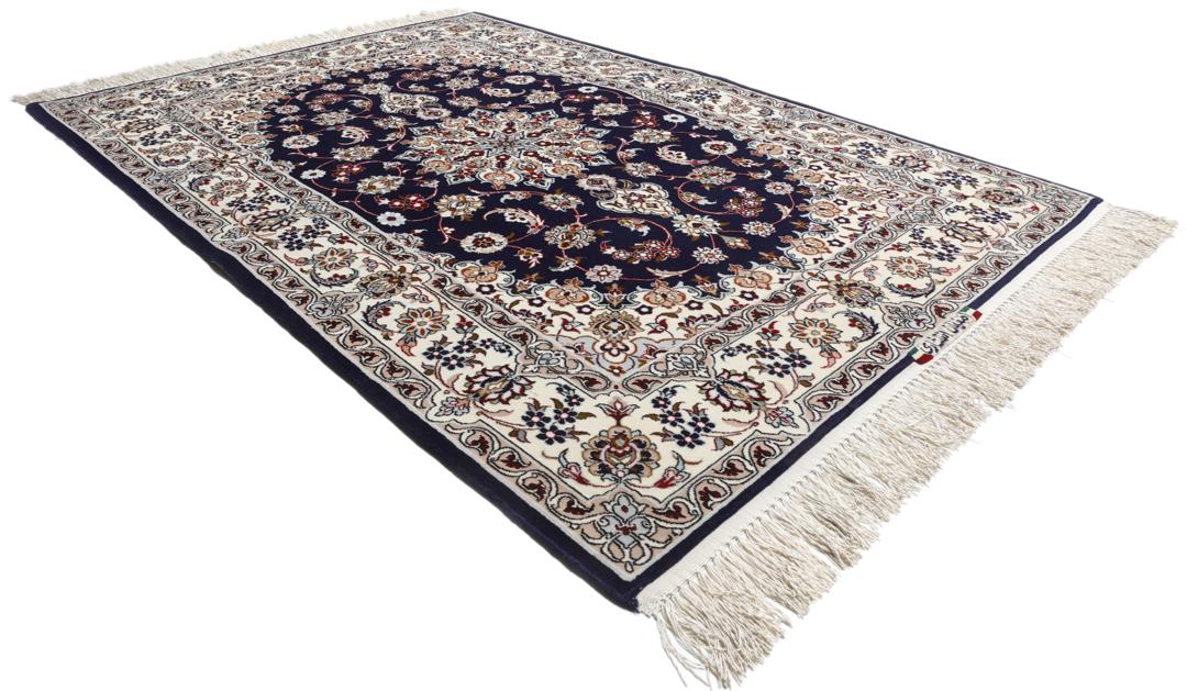 Handgeknoopt Isfahan tapijt met een centraal medaillon in blauwe en beige tinten
