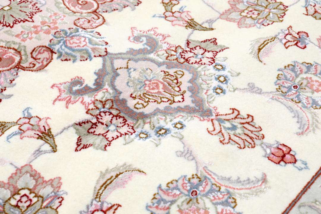 Handgeknoopt vierkant Tabriz-tapijt met bloemenmedaillon in multicolor
