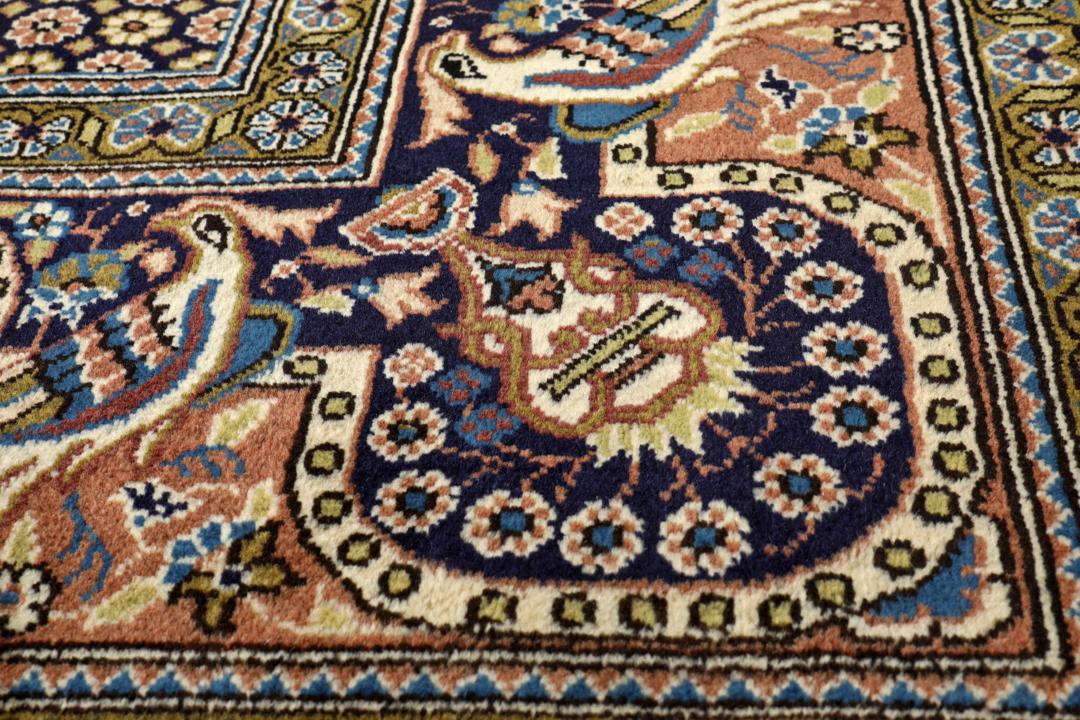 Handgeknoopt Sarouk-tapijt uit het Midden-Oosten in rode en donkerblauwe tinten