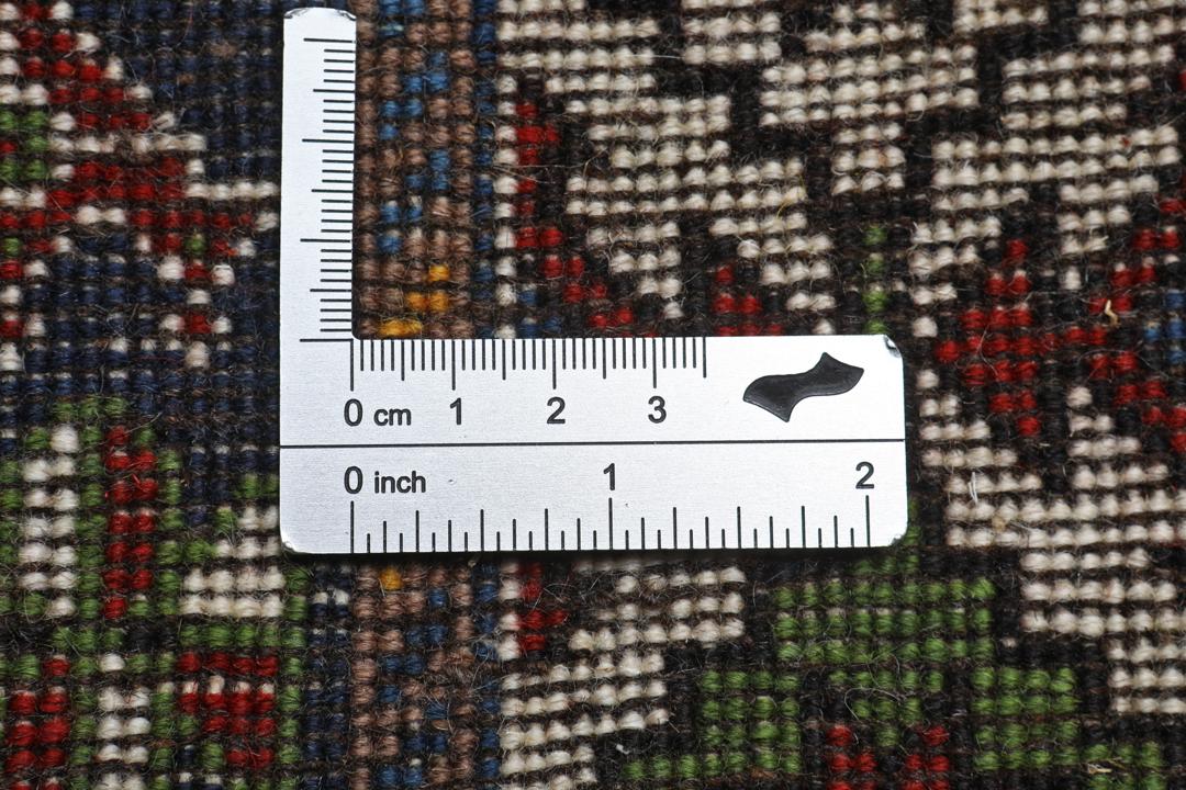 Handgeknoopt Yalameh-tapijt met geometrische patronen in meerkleurig design uit het Midden-Oosten
