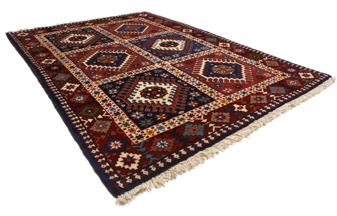 Handgeknoopt Yalameh-tapijt uit het Midden-Oosten met geometrische medaillons in rood en blauw
