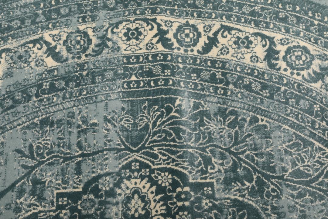 Tapis rond bleu clair avec motif détaillé