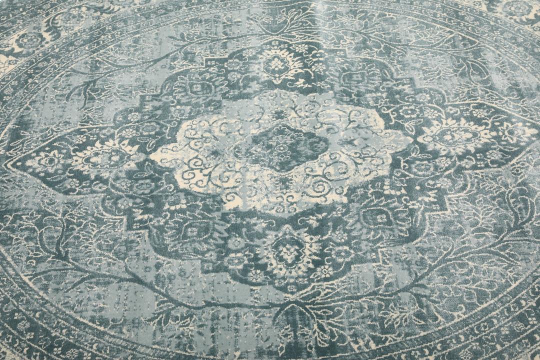 Tapis rond bleu clair avec motif détaillé