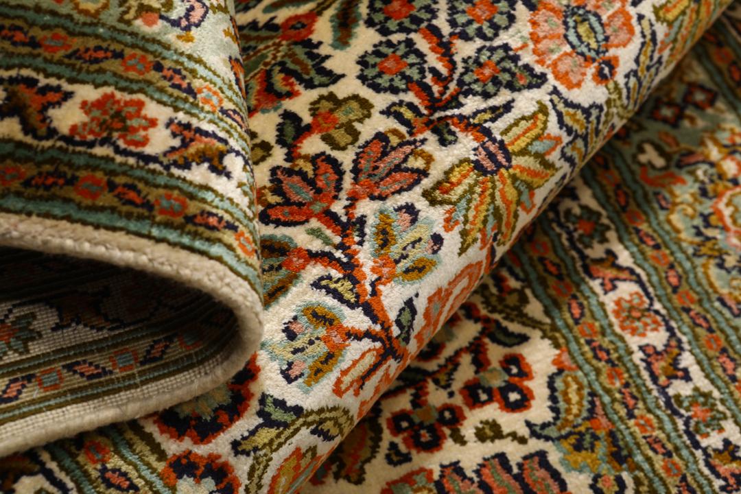 Håndknyttet indisk Kashmir silkeløber med indviklede blomstermønstre i beige og multifarvet