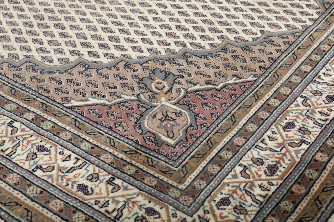 Håndknyttet Mir Indo-tæppe med et beige og brunt mønstret design fra Indien
