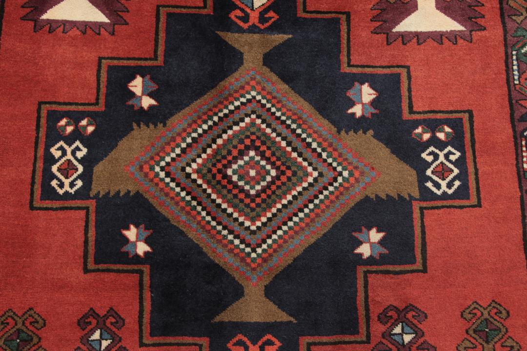 Handgeknoopte loper uit het Midden-Oosten in rood met geometrische medaillonpatronen
