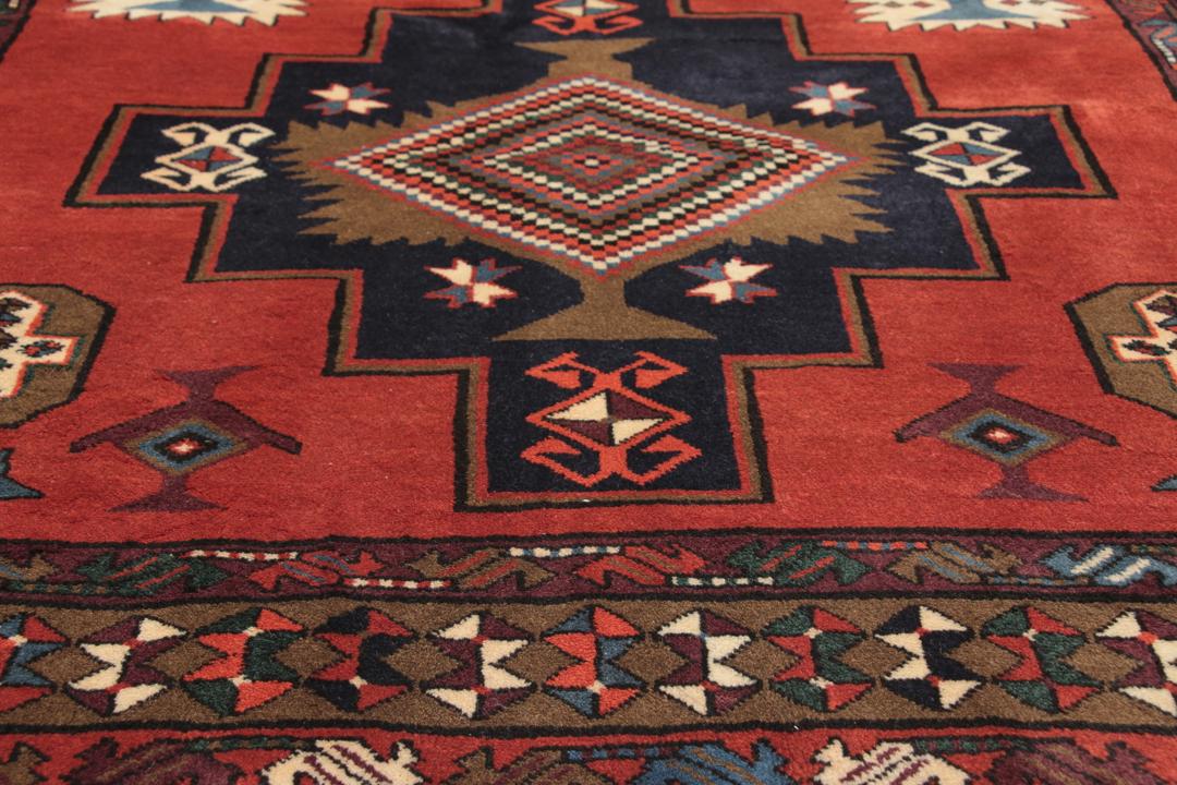 Handgeknoopte loper uit het Midden-Oosten in rood met geometrische medaillonpatronen