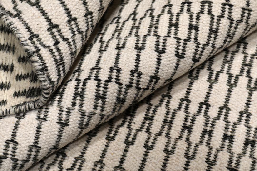 Kelim Long Stitch - Branco creme / Preto - 210 x 290 cm