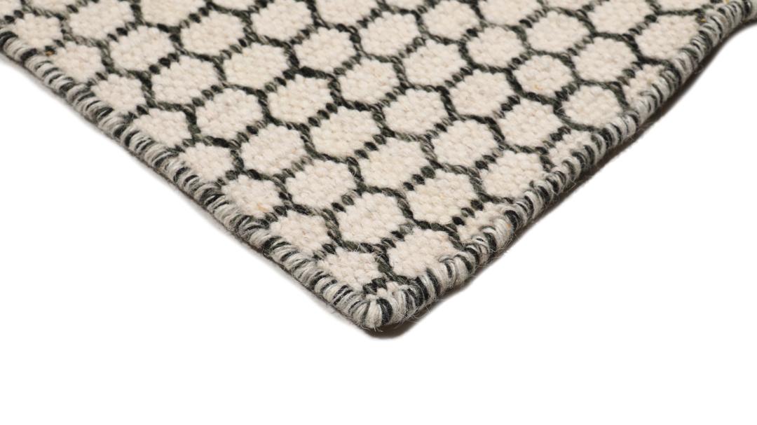 
    Kelim Honey Comb - Cream white / Black - 160 x 230 cm
  