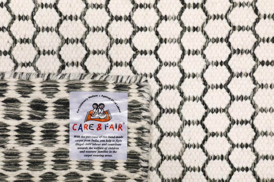 
    Kelim Honey Comb - Cream white / Black - 160 x 230 cm
  