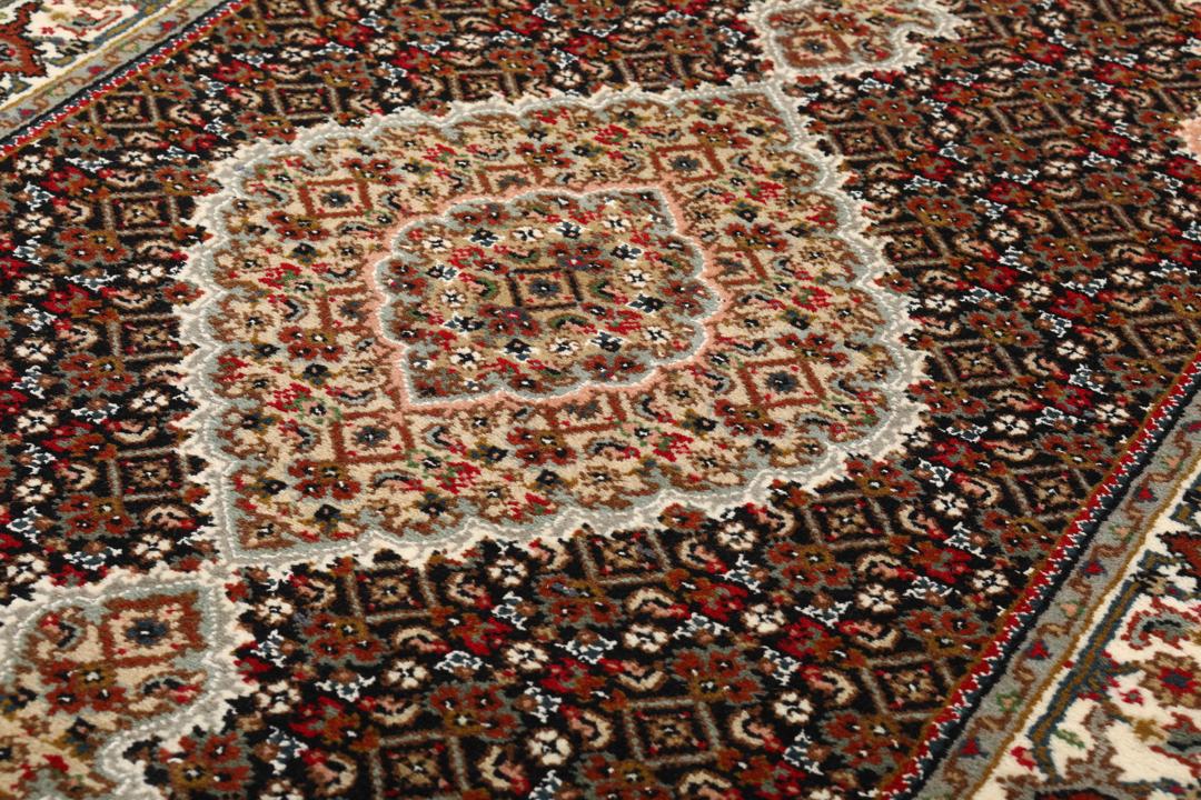 Handgeknoopt Tabriz-tapijt uit India in veelkleurige tinten