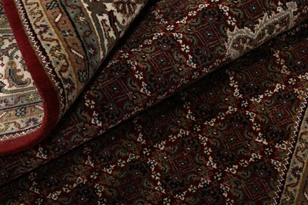 Handgeknoopt Tabriz-tapijt uit India in dieprode en beige tinten