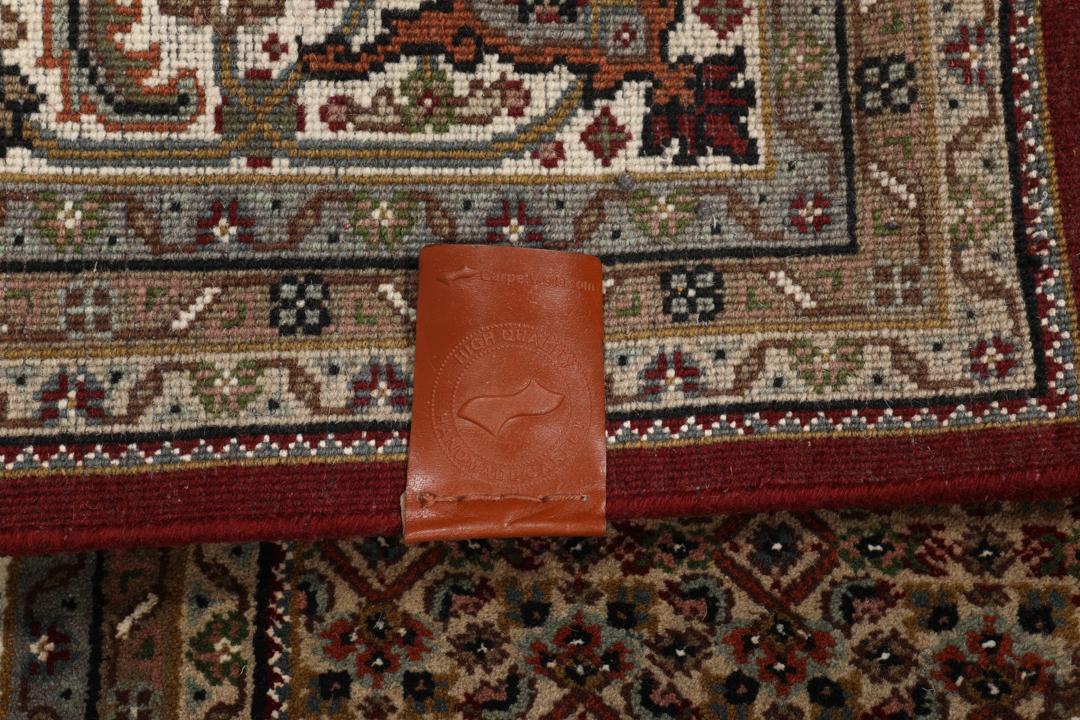 Handgeknoopt Tabriz-tapijt uit India in dieprode en beige tinten