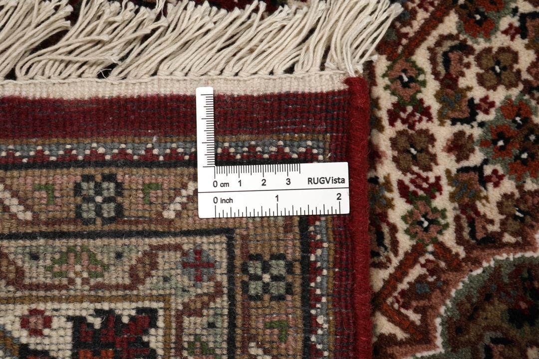 Tapis Tabriz noué à la main avec un motif médaillon floral rouge et beige provenant d'Inde
